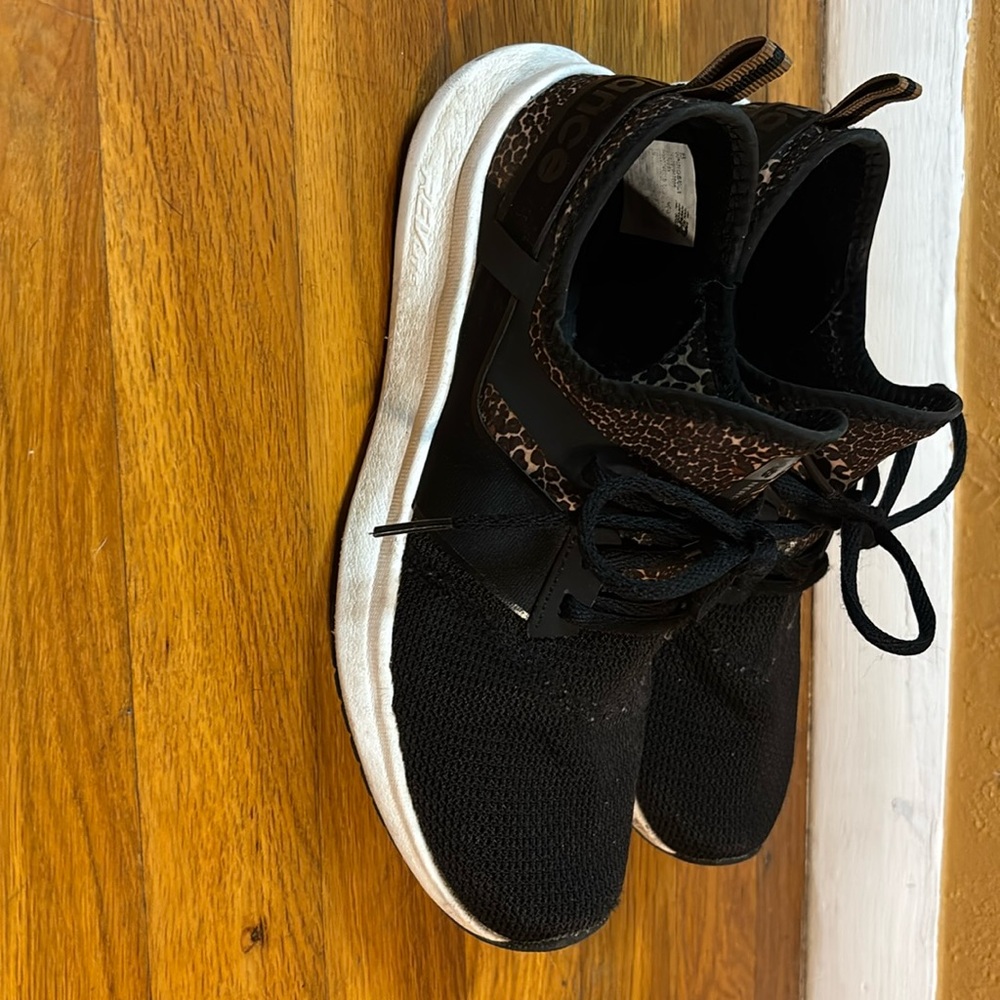 Workout shoes